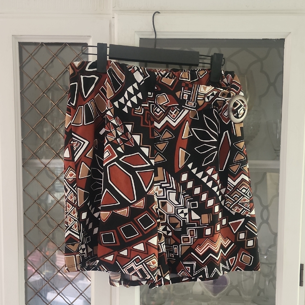 Modern Attraction Geometric Patterned Shorts